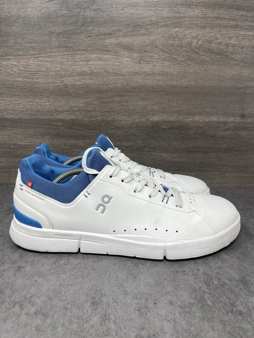 On The Roger Advantage Size 11 Mens White Blue CloudTec Tennis Sneakers